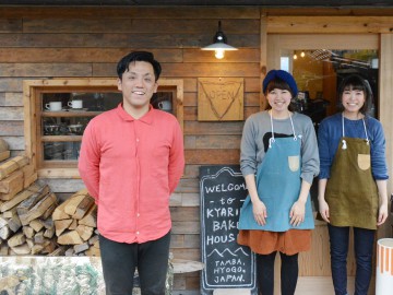 キャリー焼菓子店オーナーとスタッフちゃん